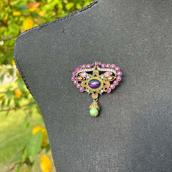 Heidi Daus Elaborate Victorian Brooch - Picture 3 of 7